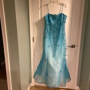 Elegant Strapless Dress in Aqua